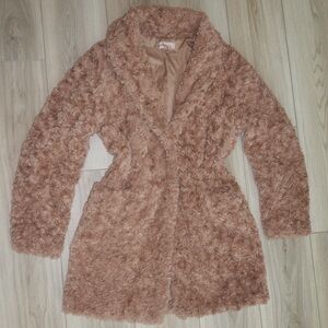 [SOLD] Women's Cozy Faux Fur Coat